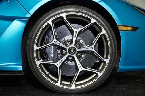 2025 Lamborghini Revuelto Base