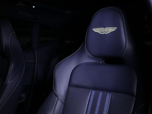 2025 Aston Martin DBX 707