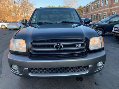 2004 Toyota Sequoia SR5