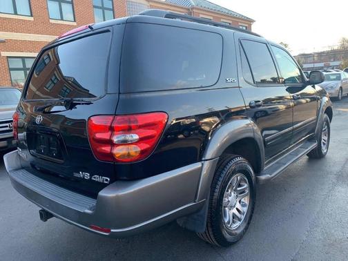 2004 Toyota Sequoia SR5