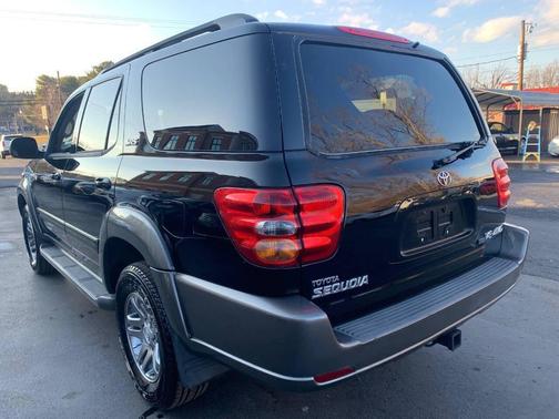 2004 Toyota Sequoia SR5