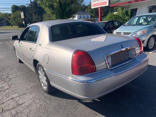 2011 Lincoln Town Car Signature