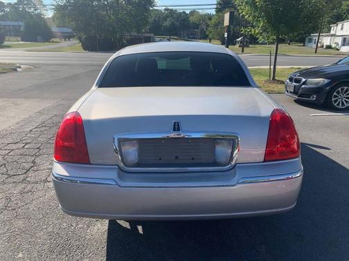 2011 Lincoln Town Car Signature