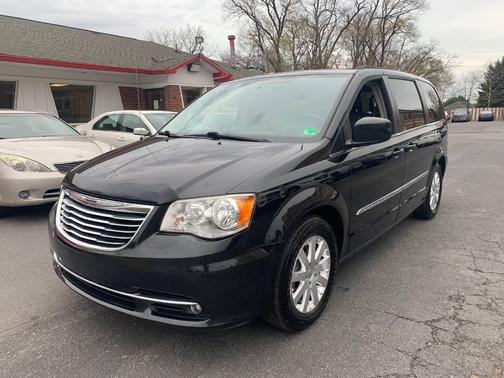 2016 Chrysler Town & Country Touring