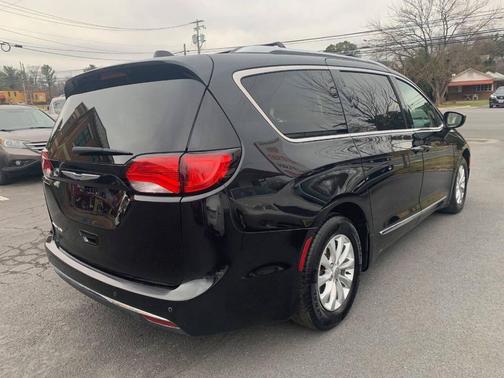 2018 Chrysler Pacifica Touring-L