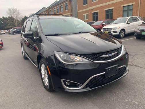 2018 Chrysler Pacifica Touring-L