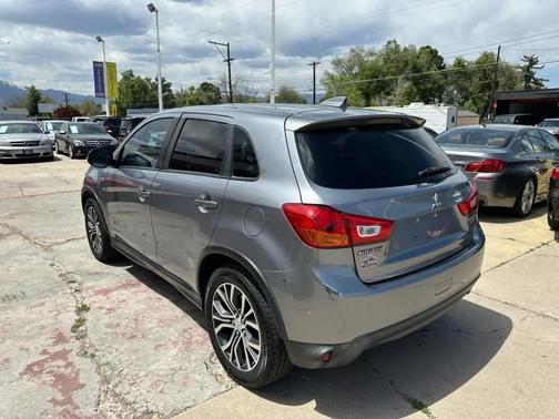 Mercury Gray Metallic 2017 Mitsubishi Outlander Sport 2.0 LE