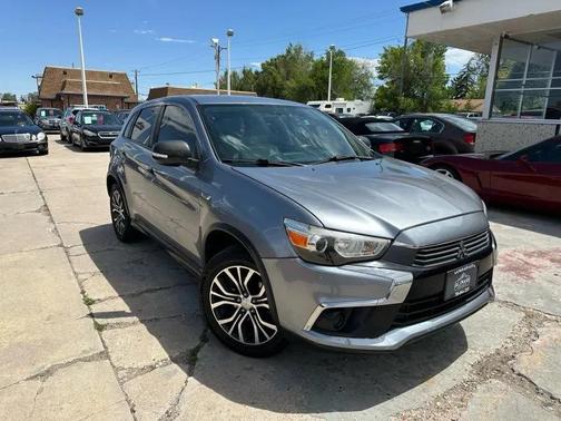 Mercury Gray Metallic 2017 Mitsubishi Outlander Sport 2.0 LE