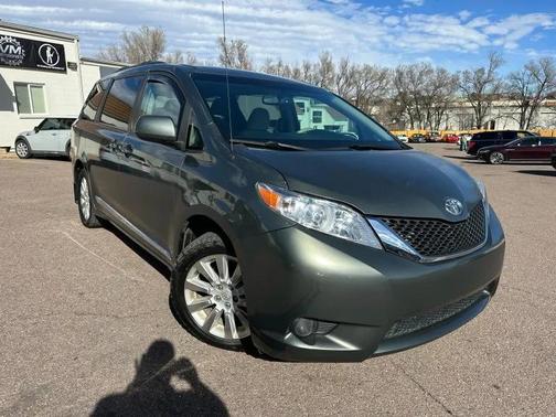 2014 Toyota Sienna LE