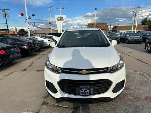 Summit White 2018 Chevrolet Trax LS