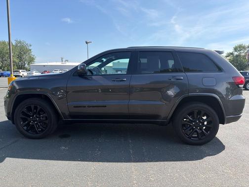 Granite Crystal Metallic Clearcoat 2020 Jeep Grand Cherokee Altitude 4x4