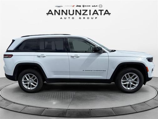 2023 Jeep Grand Cherokee Laredo