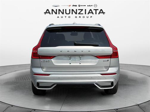 2024 Volvo XC60 B5 Plus Dark Theme