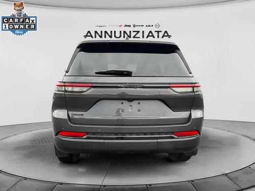 Metallic 2025 Jeep Grand Cherokee Laredo