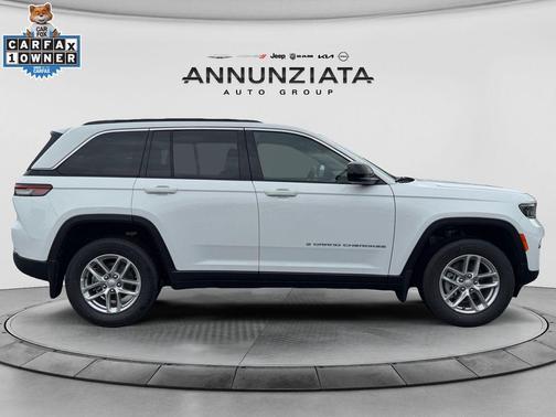 Bright White Clearcoat 2025 Jeep Grand Cherokee Laredo X