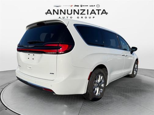 2025 Chrysler Pacifica Select