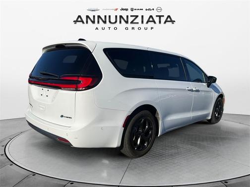 2023 Chrysler Pacifica Hybrid Limited