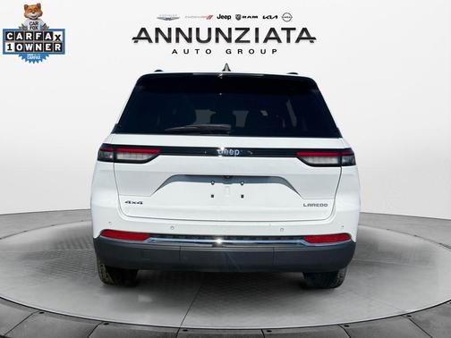 Bright White Clearcoat 2023 Jeep Grand Cherokee Laredo