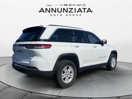 2023 Jeep Grand Cherokee Laredo