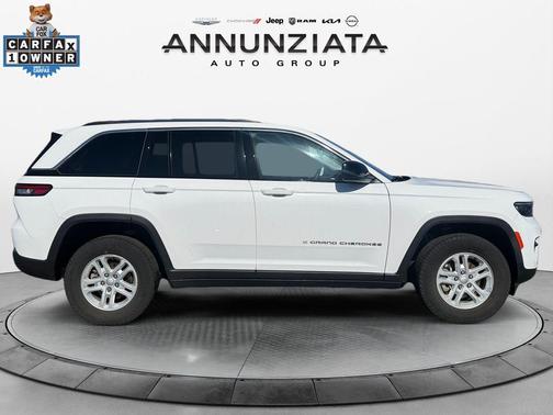 Bright White Clearcoat 2023 Jeep Grand Cherokee Laredo