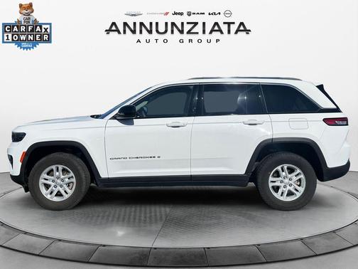 Bright White Clearcoat 2023 Jeep Grand Cherokee Laredo