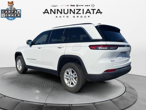 Bright White Clearcoat 2023 Jeep Grand Cherokee Laredo