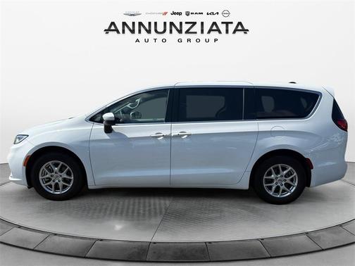 2023 Chrysler Pacifica Touring-L