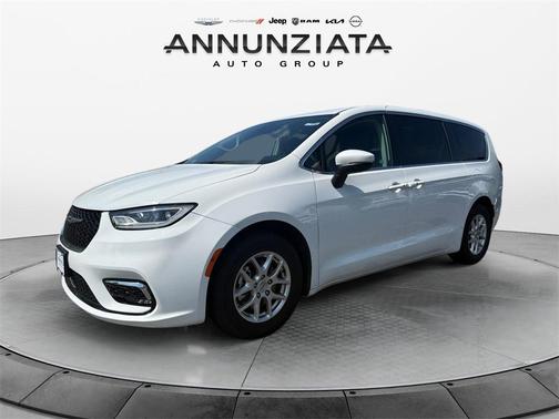 2023 Chrysler Pacifica Touring-L