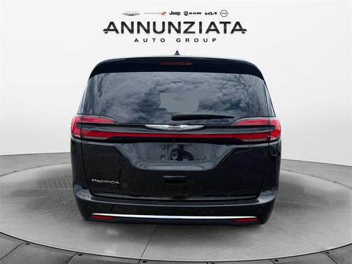 2023 Chrysler Pacifica Touring-L
