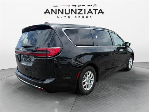 2023 Chrysler Pacifica Touring-L