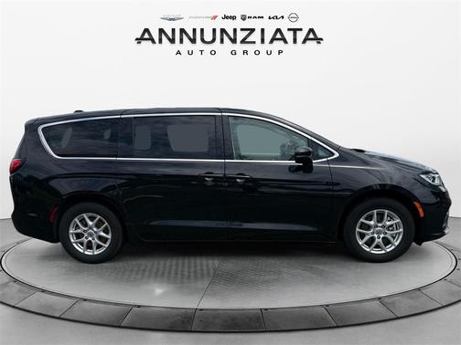 2023 Chrysler Pacifica Touring-L