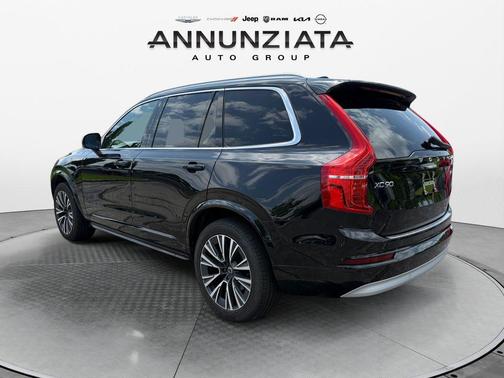 2022 Volvo XC90 T6 Momentum 7 Passenger