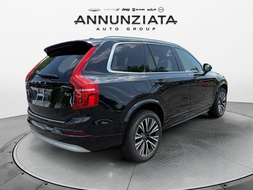 2022 Volvo XC90 T6 Momentum 7 Passenger