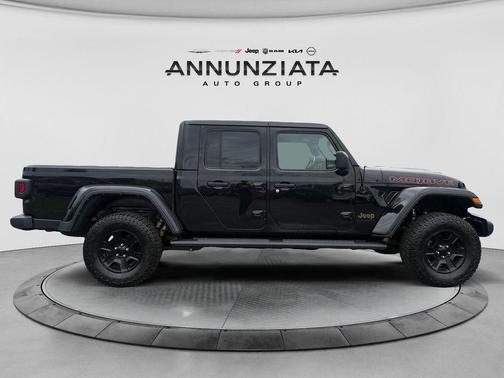 Black Clearcoat 2021 Jeep Gladiator Mojave