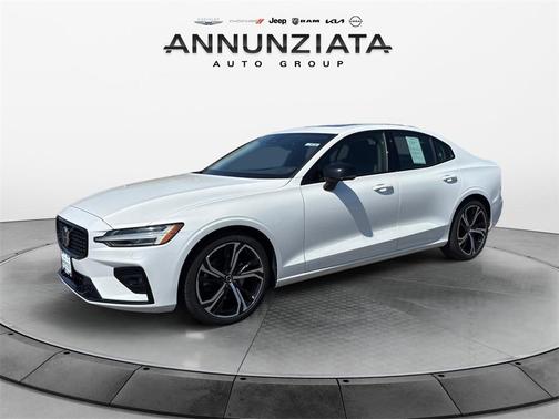 2024 Volvo S60 B5 Core Dark Theme