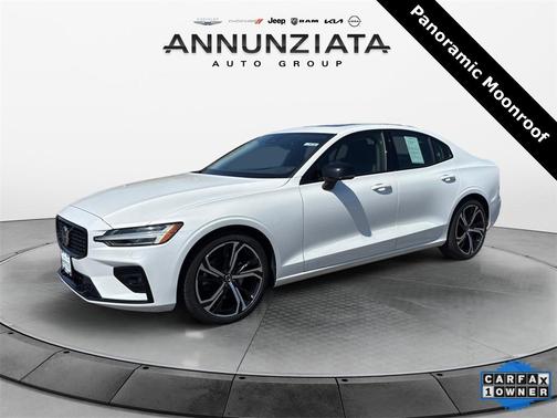 2024 Volvo S60 B5 Core Dark Theme