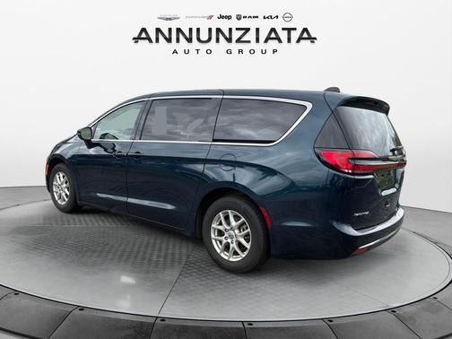 2023 Chrysler Pacifica Touring-L