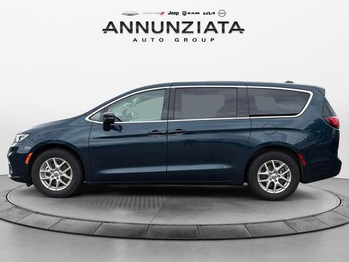2023 Chrysler Pacifica Touring-L