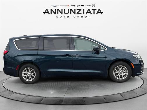 2023 Chrysler Pacifica Touring-L
