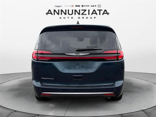 2023 Chrysler Pacifica Touring-L