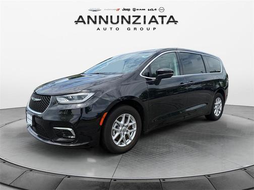 2023 Chrysler Pacifica Touring-L