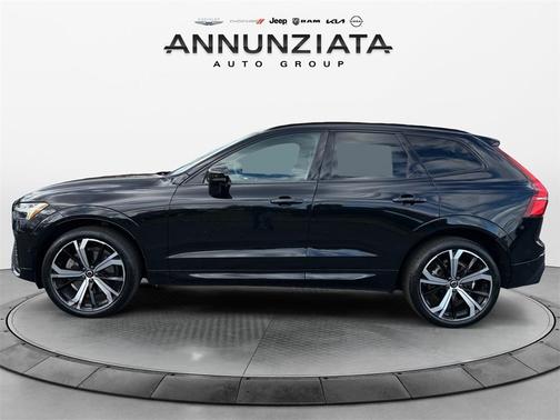 2023 Volvo XC60 B6 Ultimate Dark Theme