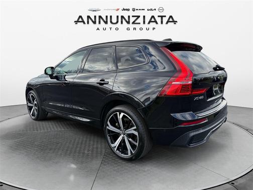 2023 Volvo XC60 B6 Ultimate Dark Theme