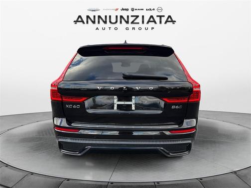 2023 Volvo XC60 B6 Ultimate Dark Theme