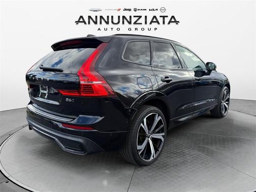 2023 Volvo XC60 B6 Ultimate Dark Theme