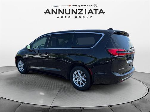 2023 Chrysler Pacifica Touring-L