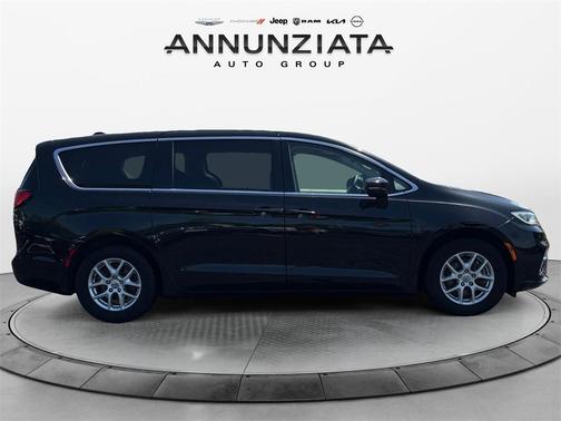 2023 Chrysler Pacifica Touring-L