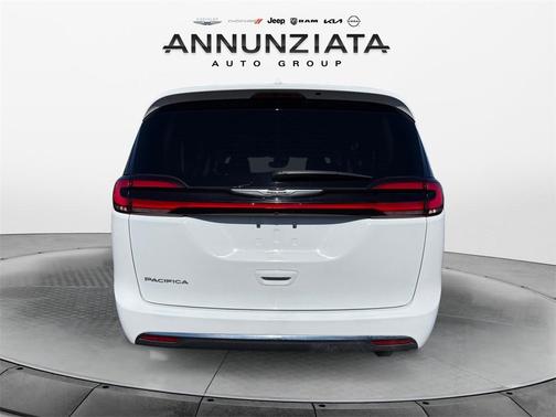 2022 Chrysler Pacifica Touring-L