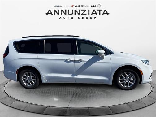 2022 Chrysler Pacifica Touring-L