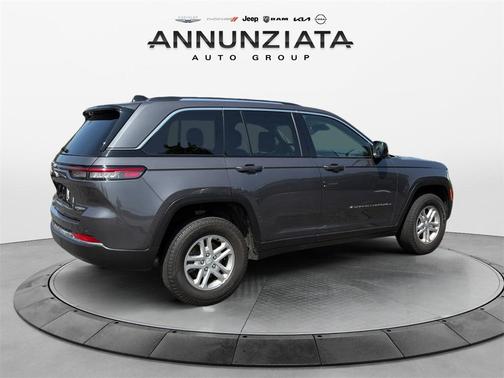 2022 Jeep Grand Cherokee Laredo
